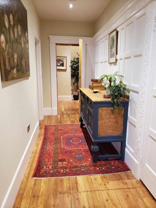 3 Bedroom 3 Bathroom Ground Floor Condo With Veranda Reigate Exterior photo