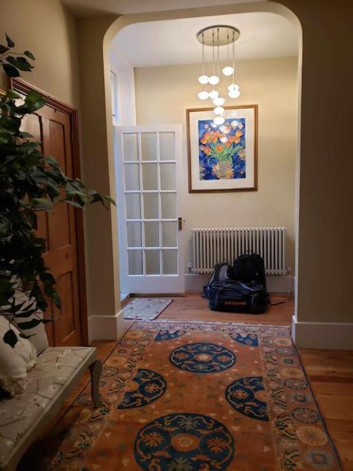 3 Bedroom 3 Bathroom Ground Floor Condo With Veranda Reigate Exterior photo